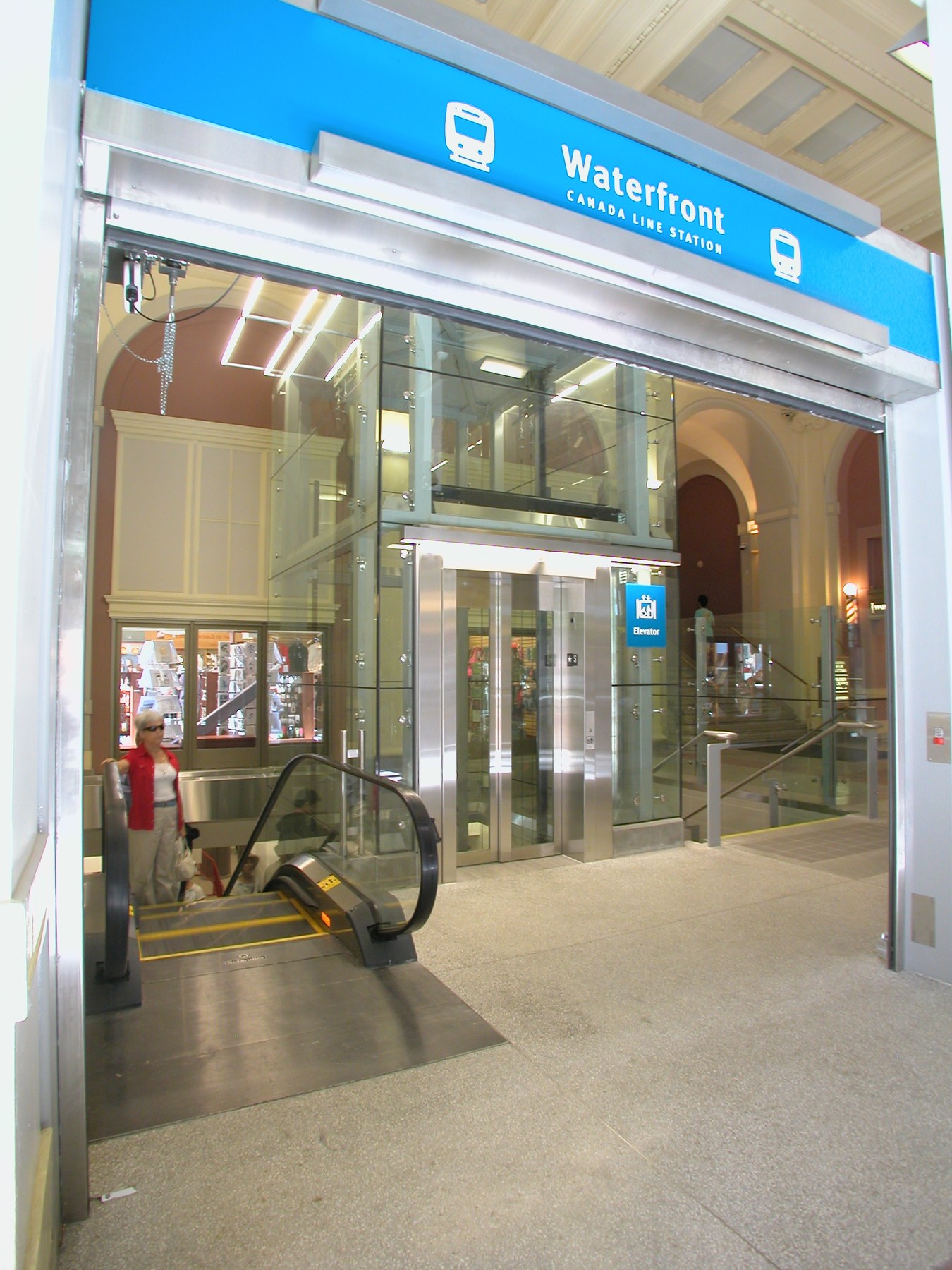 New fully glazed elevator set within the heritage fabric